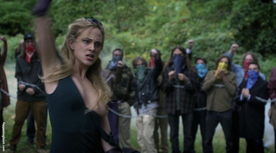 Nora Arnezeder