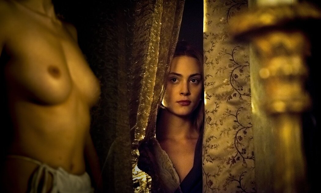 Nora Arnezeder