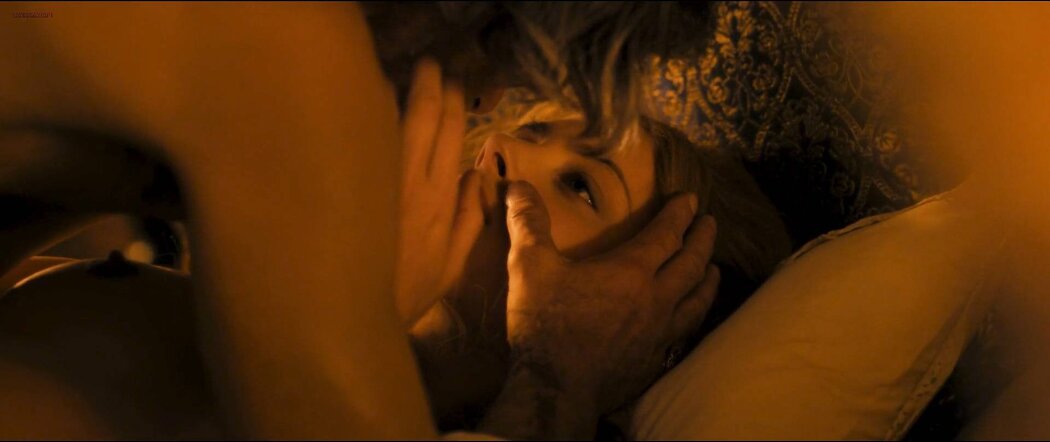 Nora Arnezeder