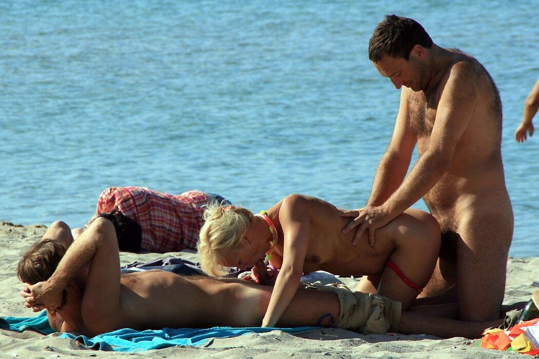 Amateur Beach Blowjobs