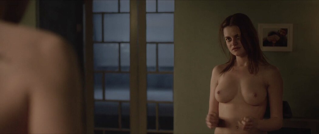 Abigail Breslin Nude