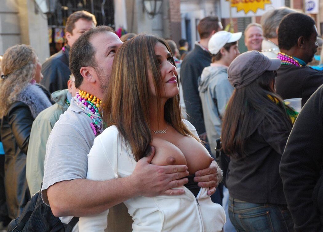 Candid Girls Flashing
