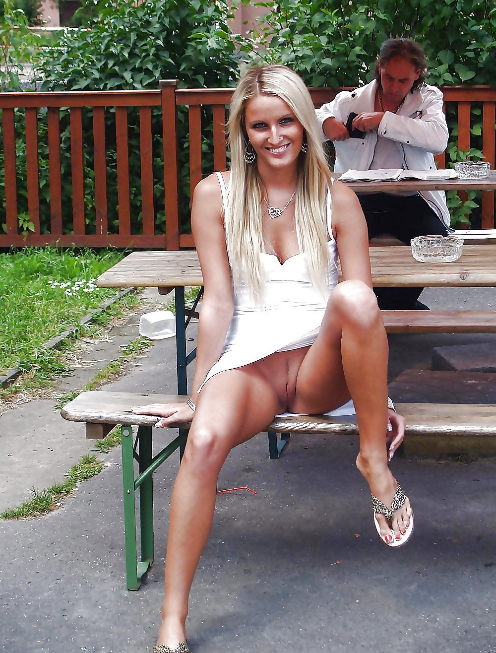 Candid Girls Flashing