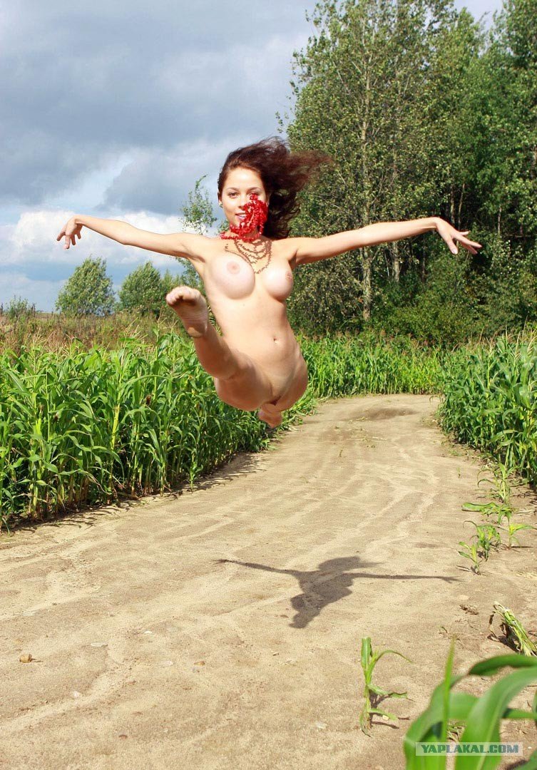 Girls Naked Jumping