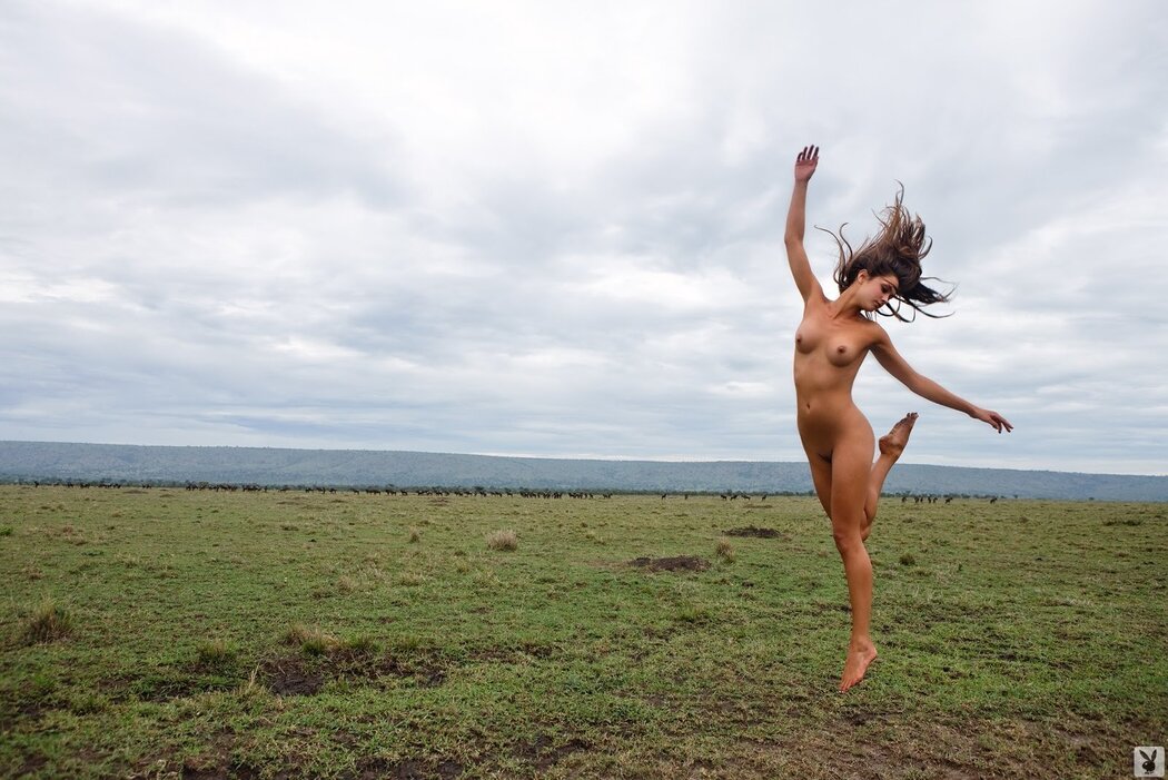 Girls Naked Jumping