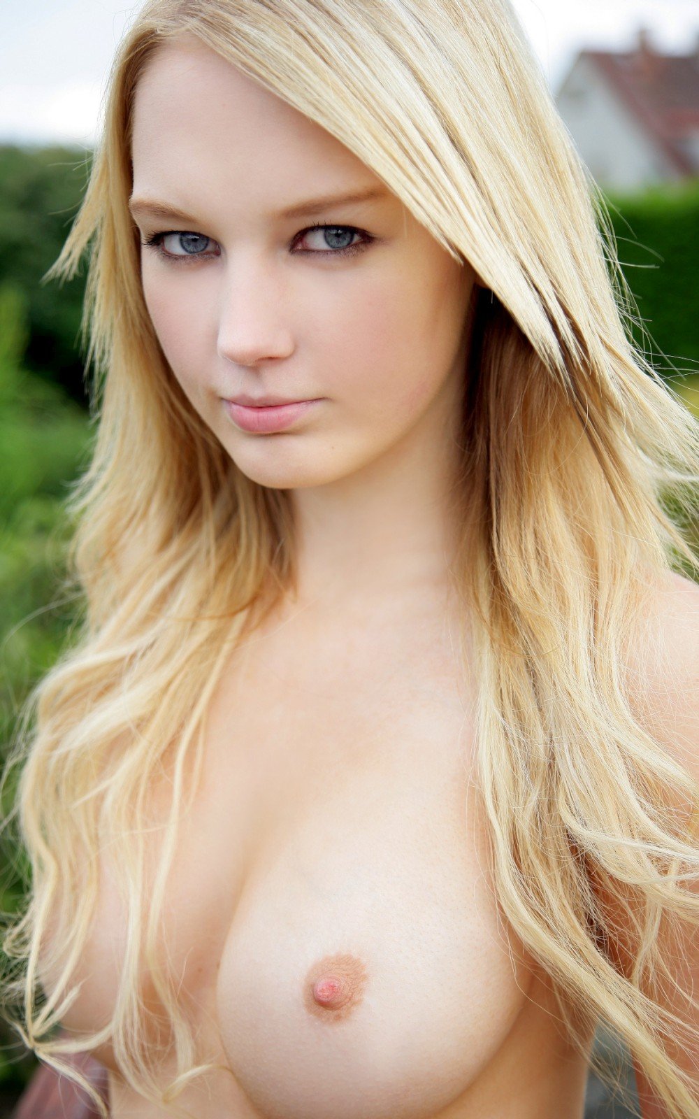 Beautiful Eyes Nude