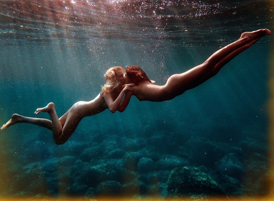 Naked Women Diving