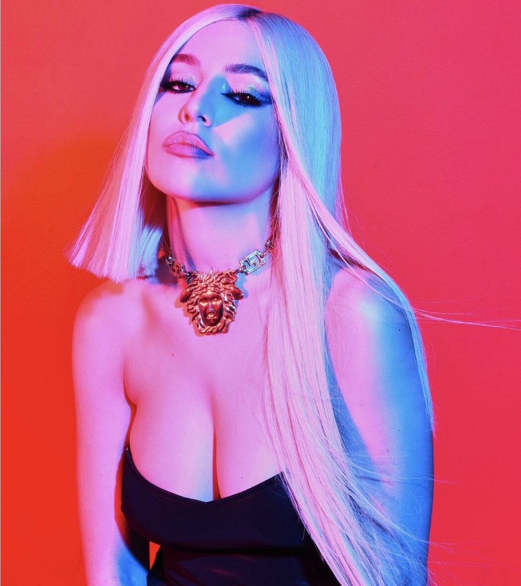 Ava Max Wikifeet