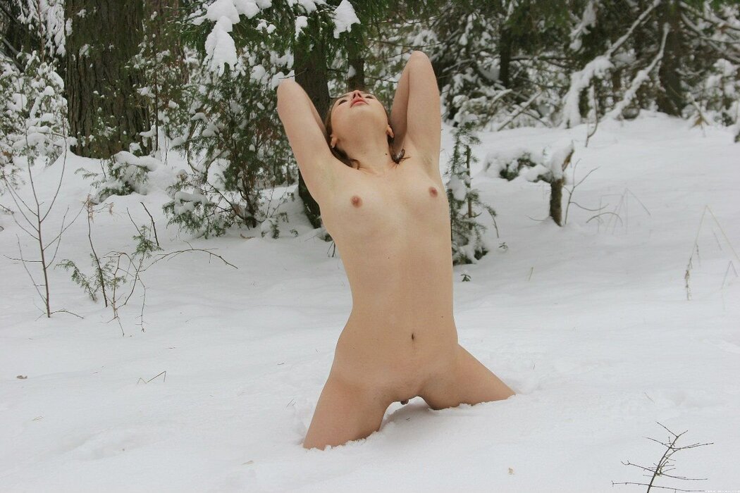 Nude Snow Women