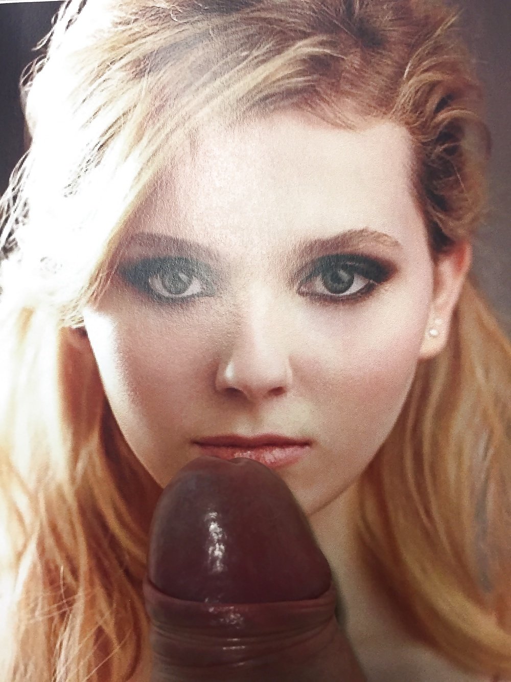 Abigail Breslin Tits