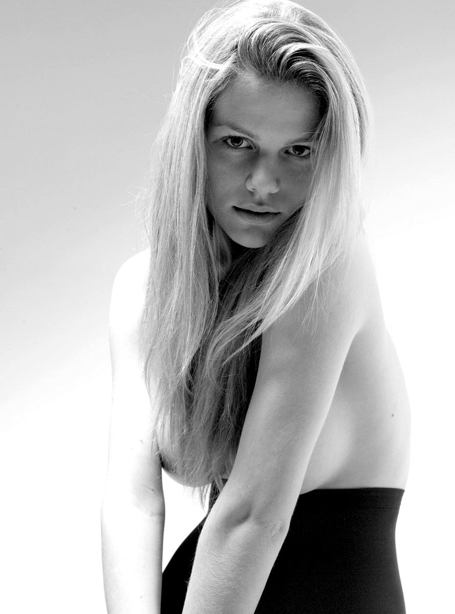Brooklyn Dekker Nude