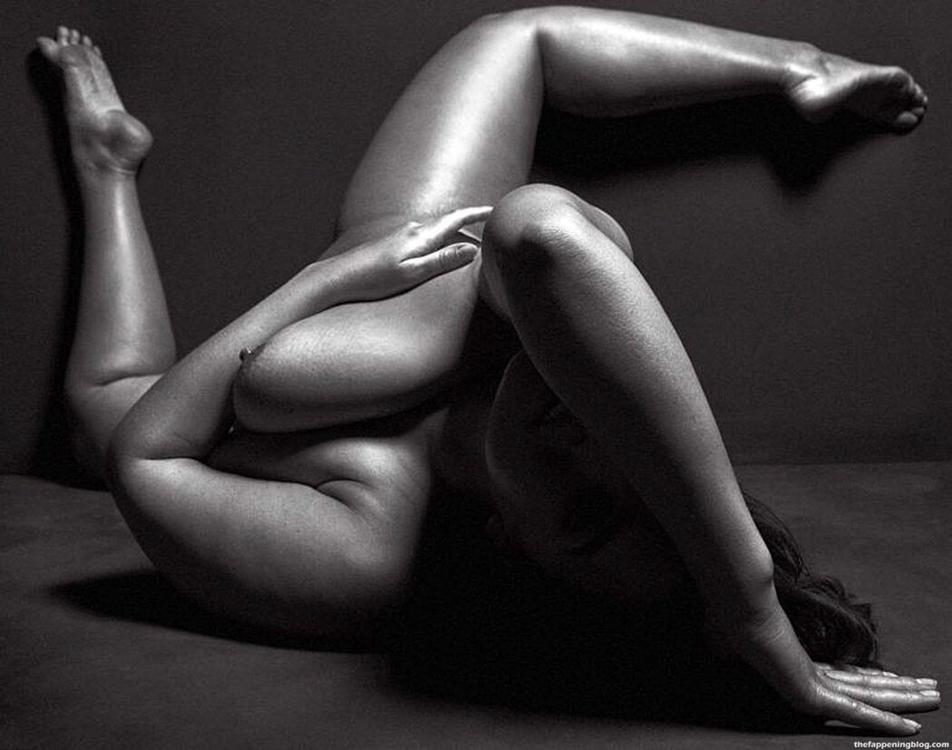 Model Ashley Graham Nude