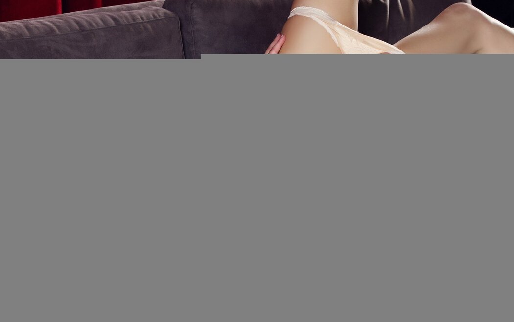 Emily Robinson Nude