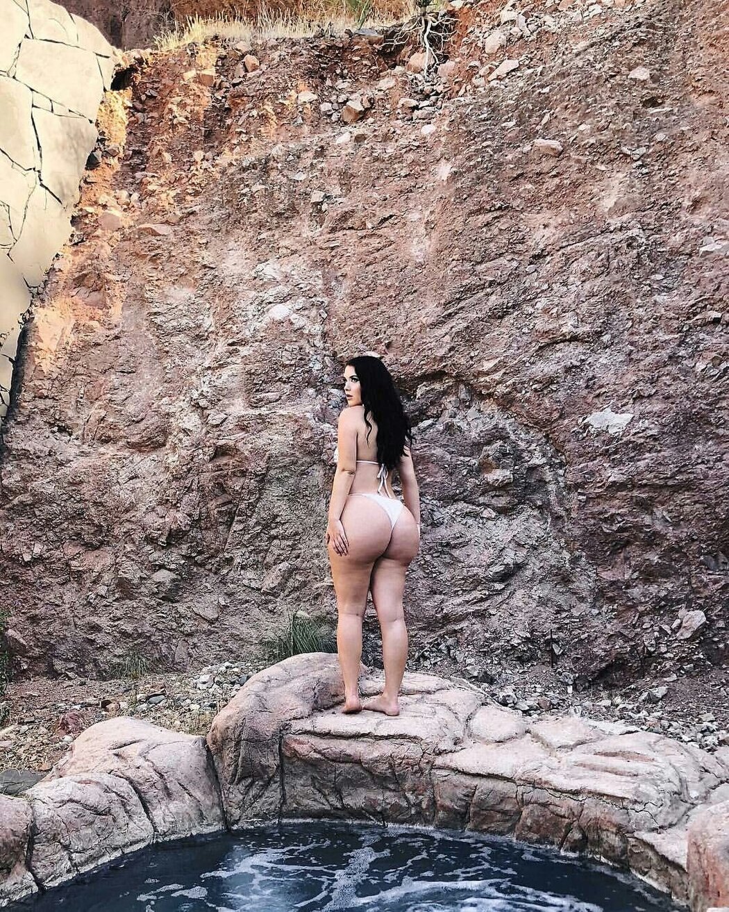 Holly Luyah Nude