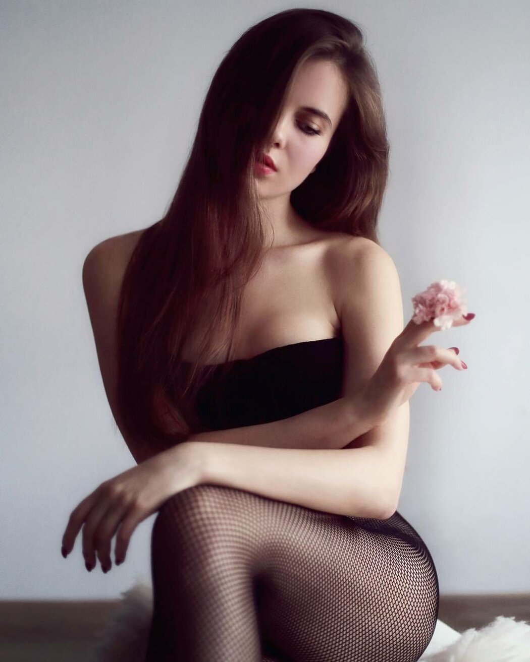 Ari Maj Nude