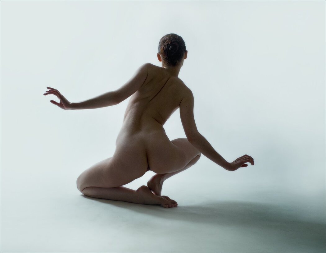 Nude Women Performance