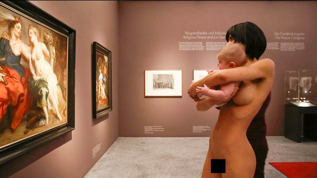 Nude Women Performance