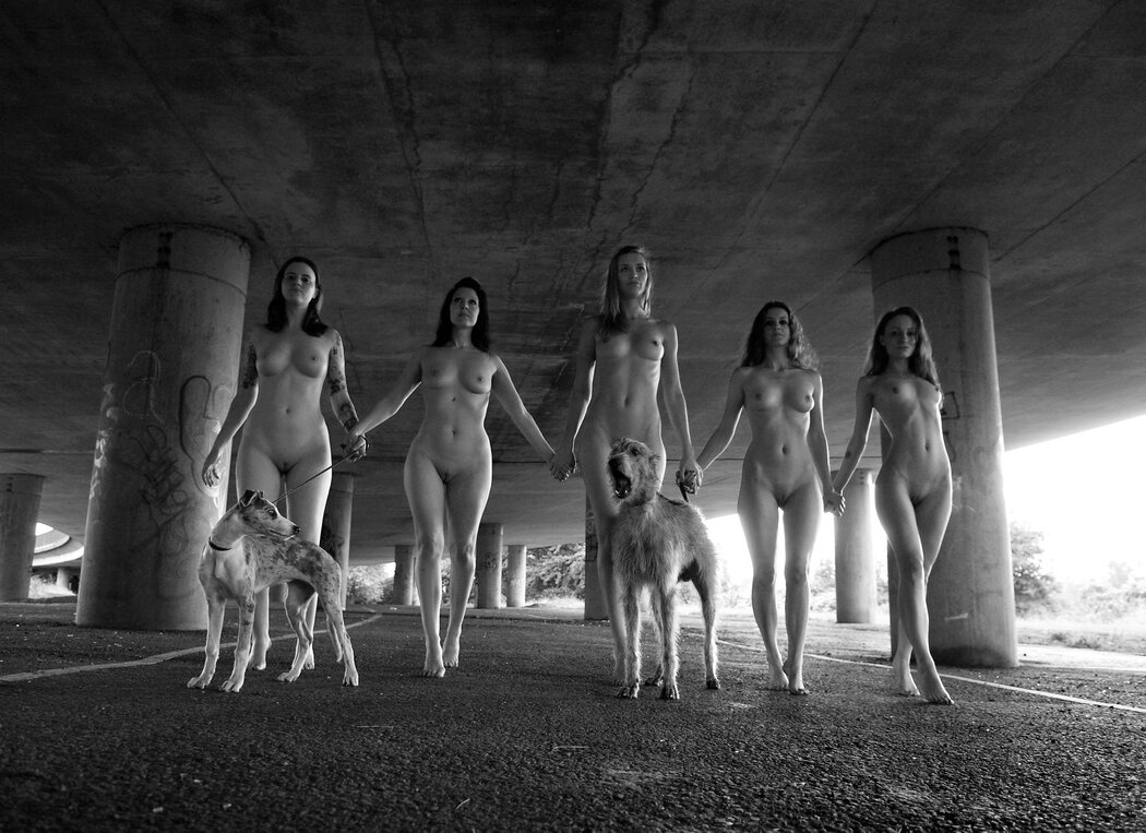 Nude Women Performance