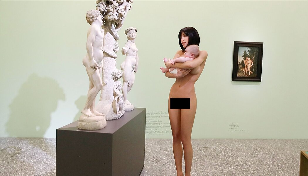 Nude Women Performance