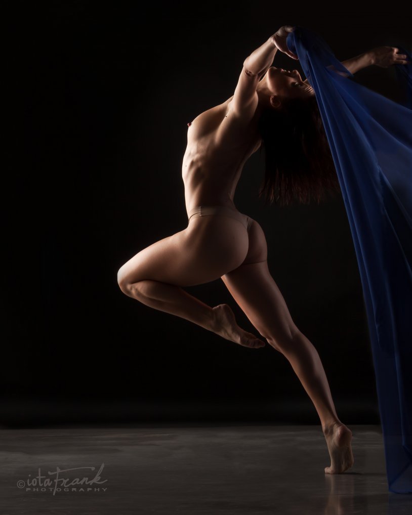 Nude Women Performance
