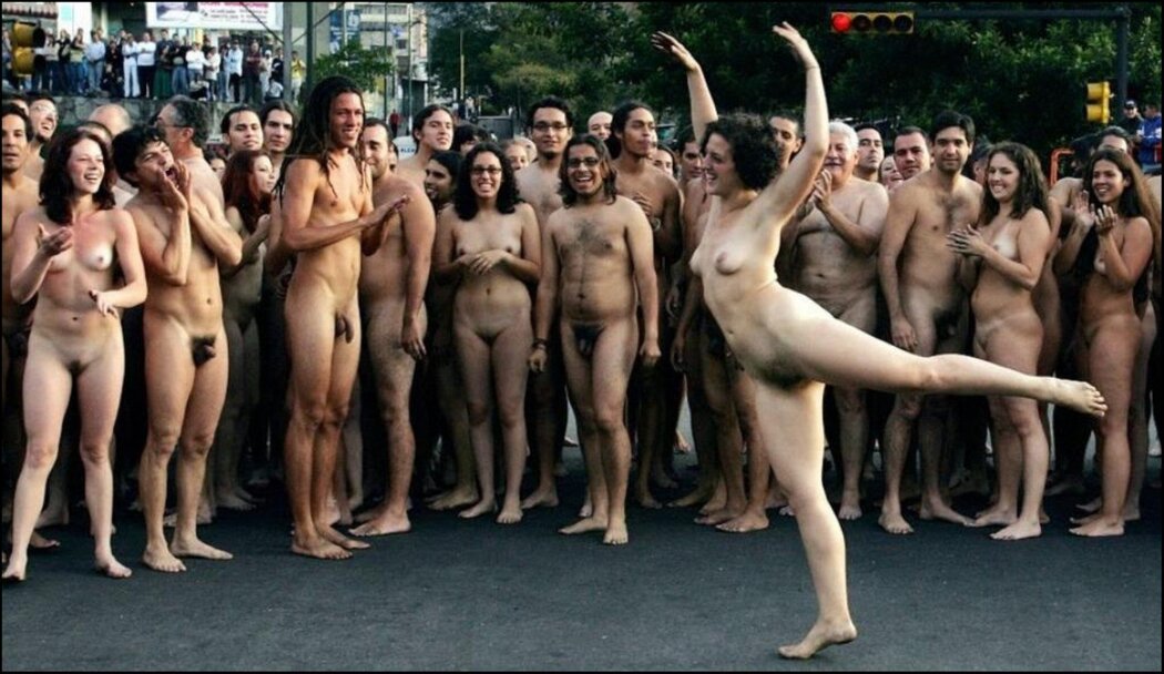 Nude Women Performance
