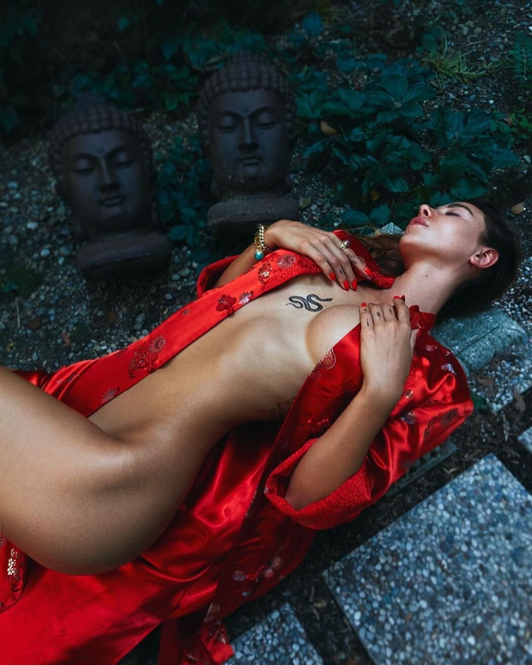 Valentina Fradegrada Nude