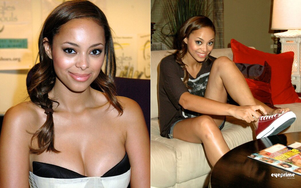 Amber Stevens West In A Swimsuit