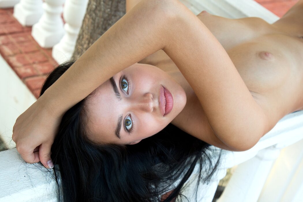 Girls With Pretty Eyes Nude