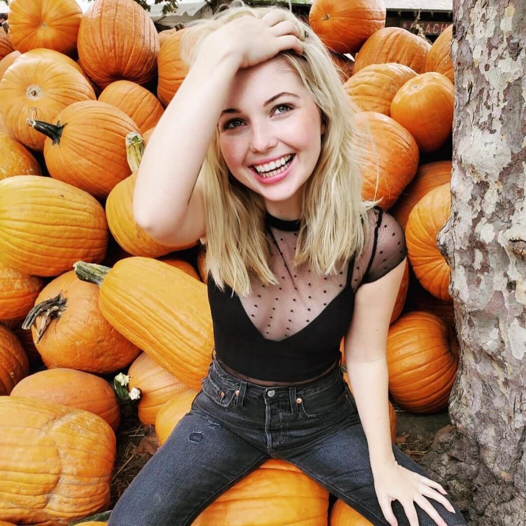 SAMMI HANRATTY BREASTS