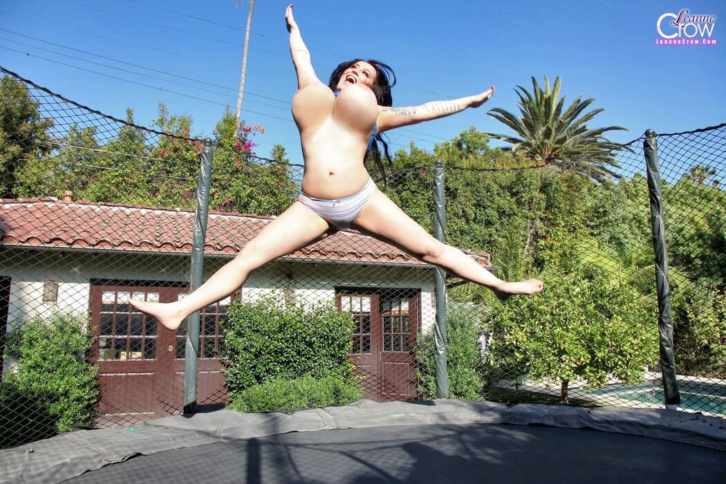 Nude Girls Jumping