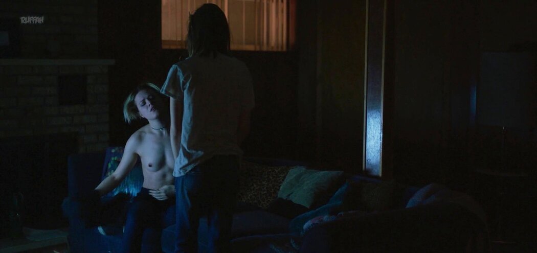 Julia Sarah Stone Nude