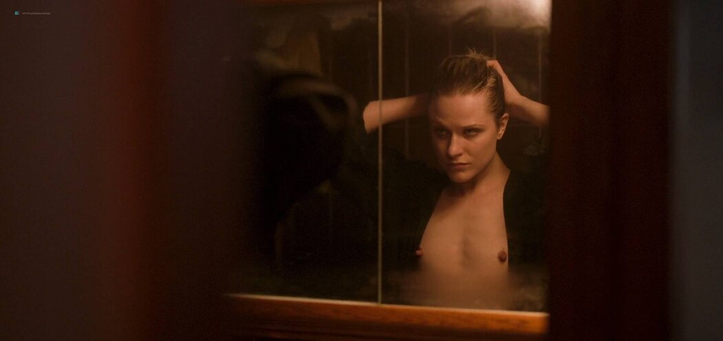 Julia Sarah Stone Nude