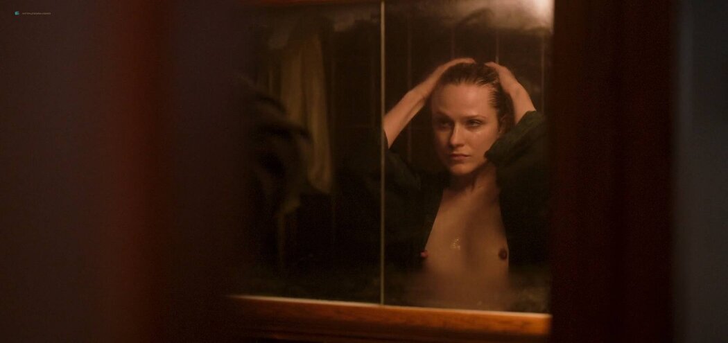 Julia Sarah Stone Nude