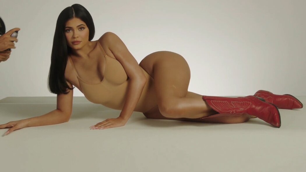 Kylie Jenner Nude Tits