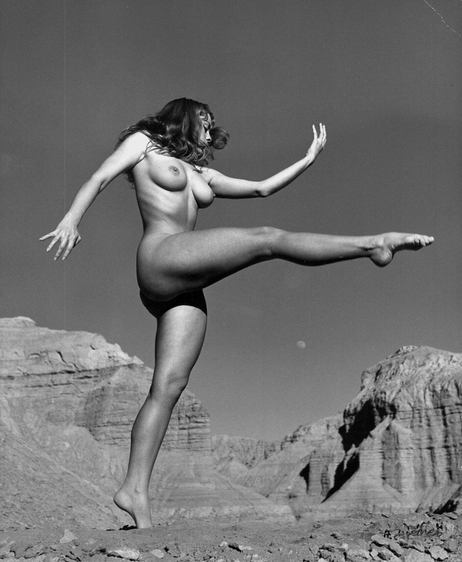 Nude Jumping