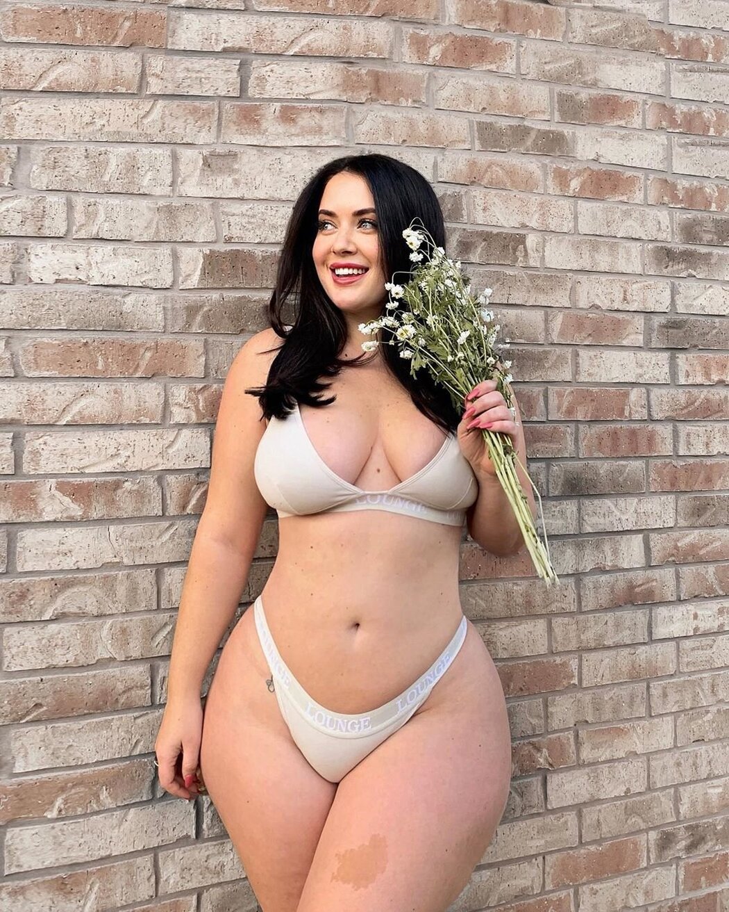 Holly Luyah