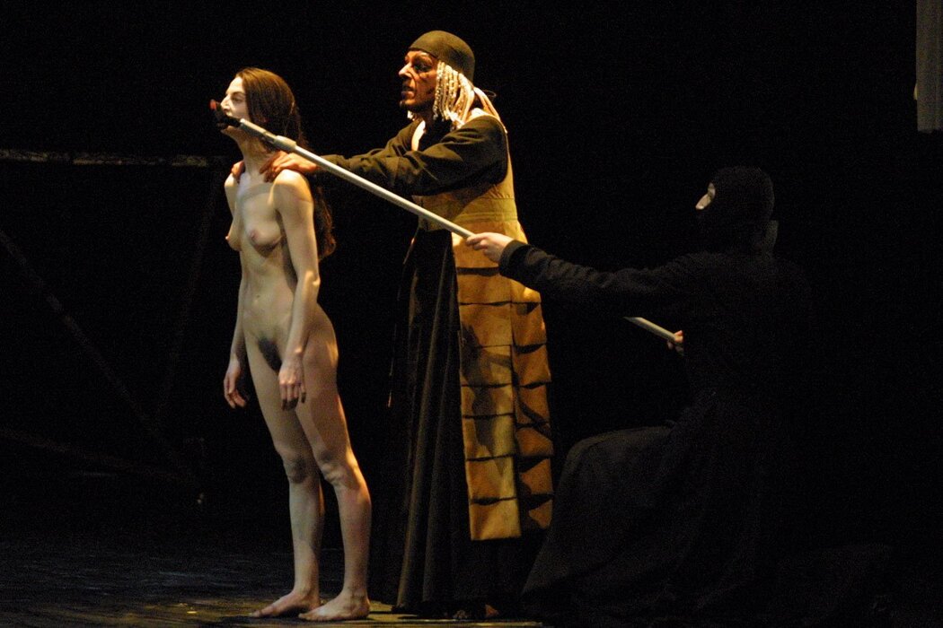 Naked Theater Performance