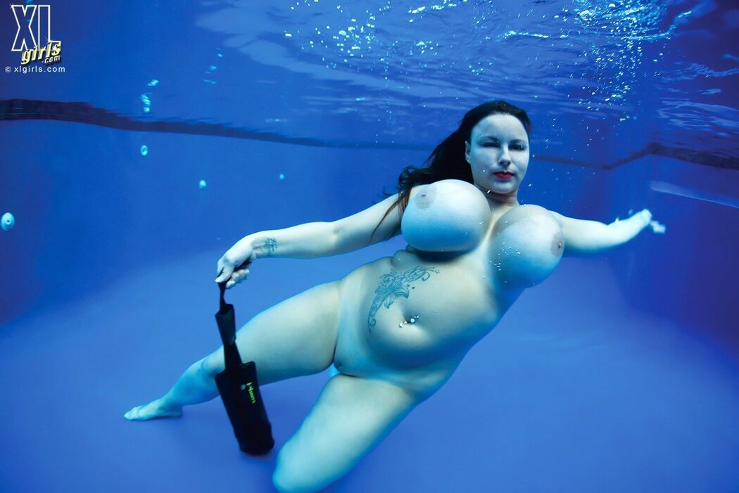 Tits Underwater