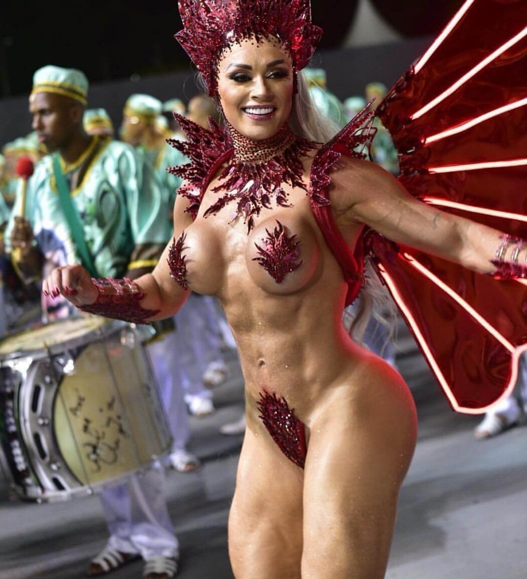 Valya Karnaval Tits