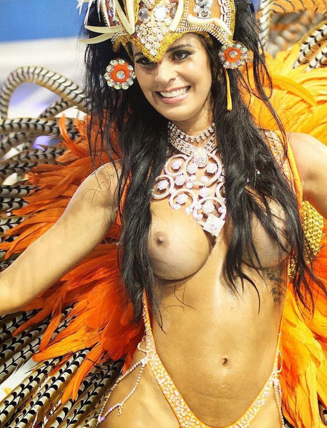 Valya Karnaval Tits