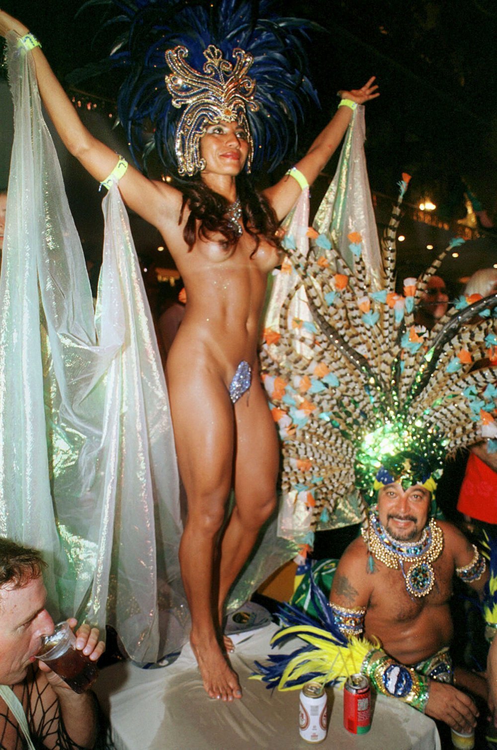 Valya Karnaval Tits