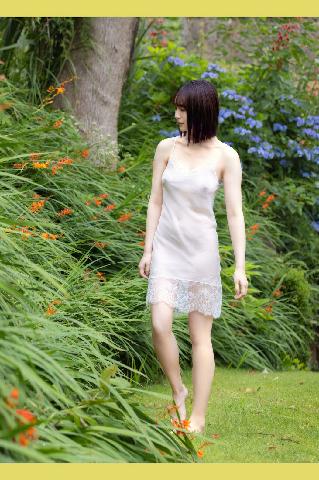 Shizuha Takimoto 瀧本雫葉, プレステージ出版 写真集 「NATURALLY」 Set.03 Cover Photo
