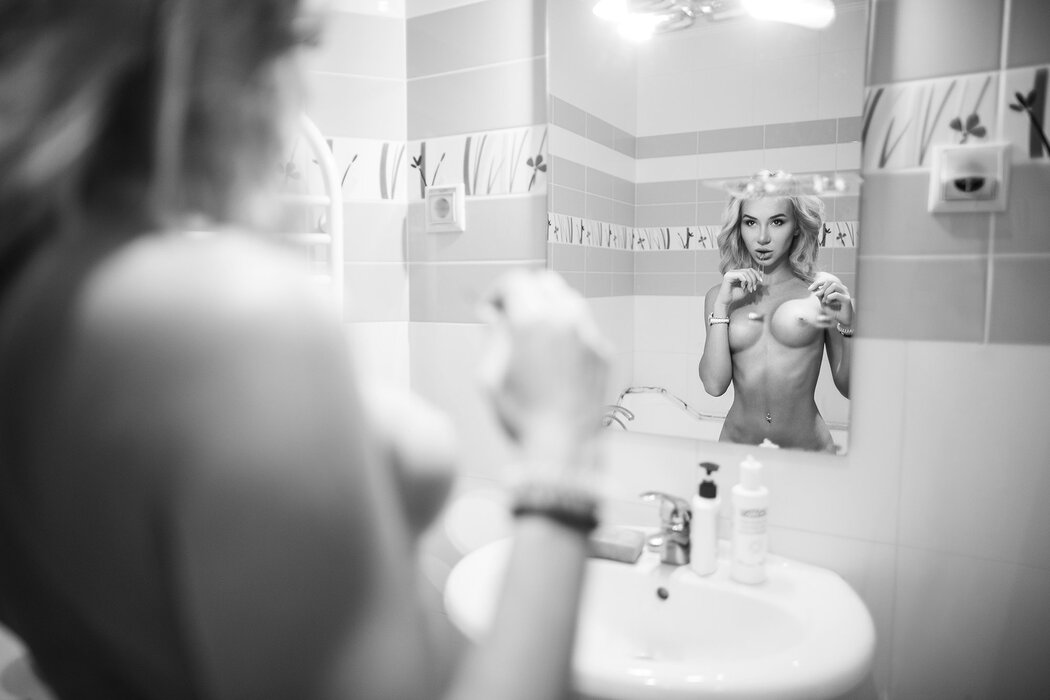 Adult Naked Vk