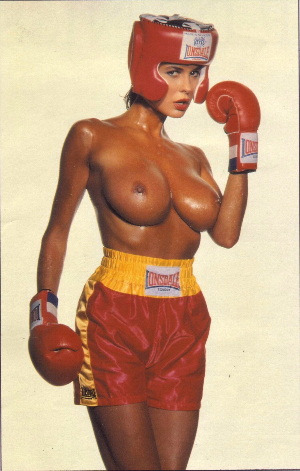 Girls Boxing Toples