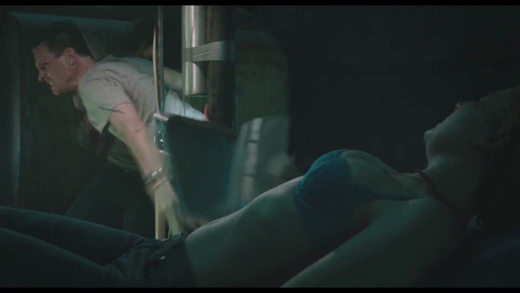 Abigail Breslin Topless