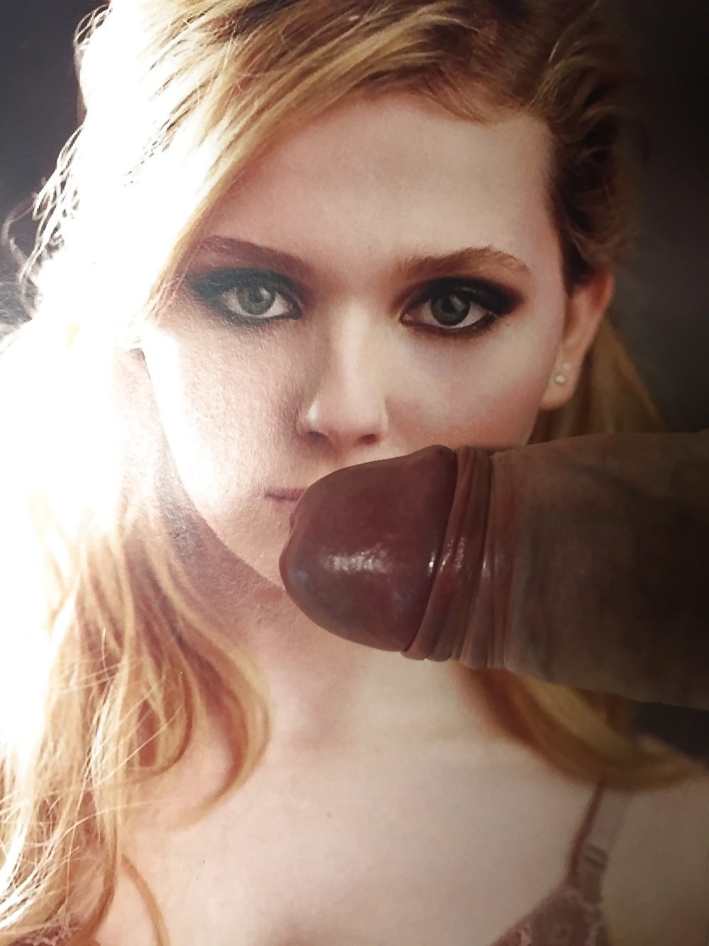 Abigail Breslin Topless