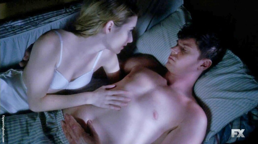Emma Roberts Nude