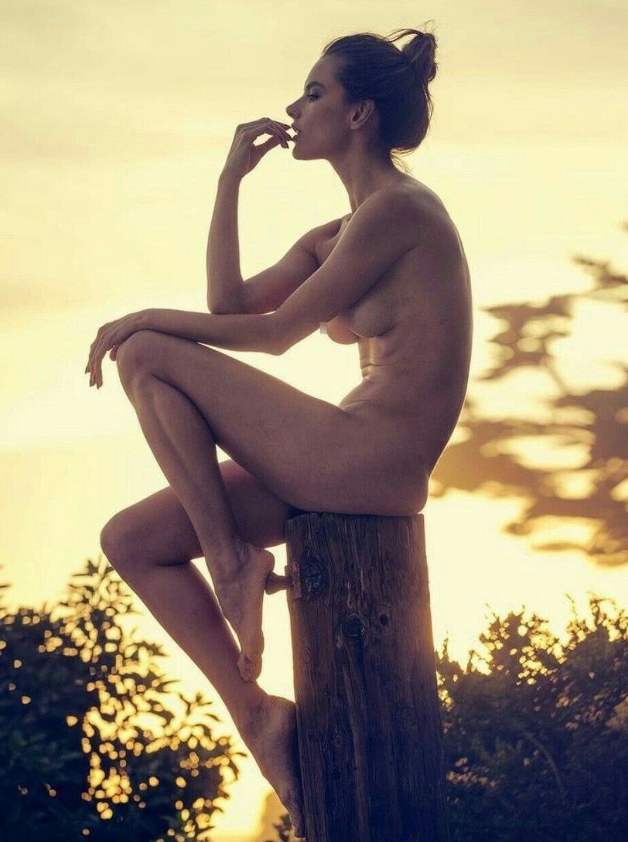 Alessandra Ambrosio Nude