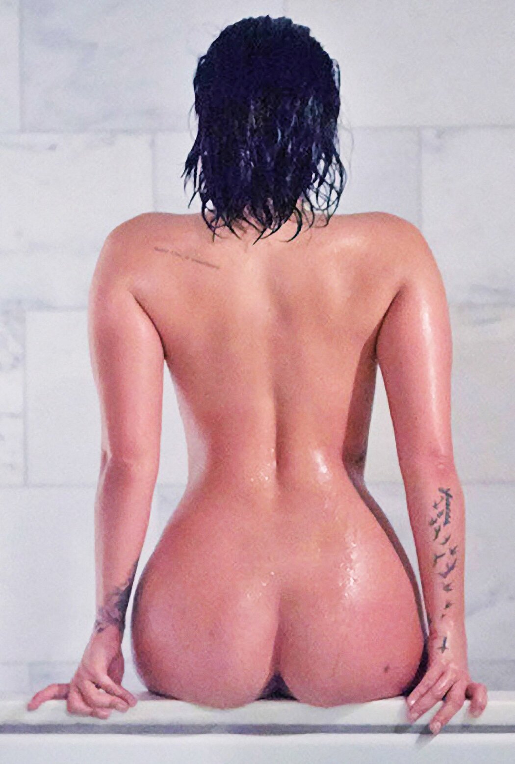 Demi Lovato Nude