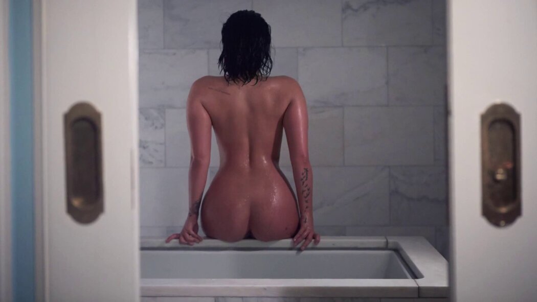 Demi Lovato Nude